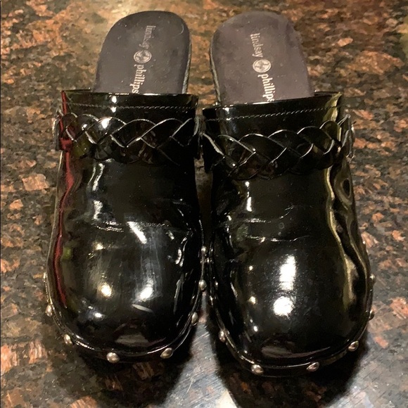 lindsay phillips Shoes - Black clogs🍓